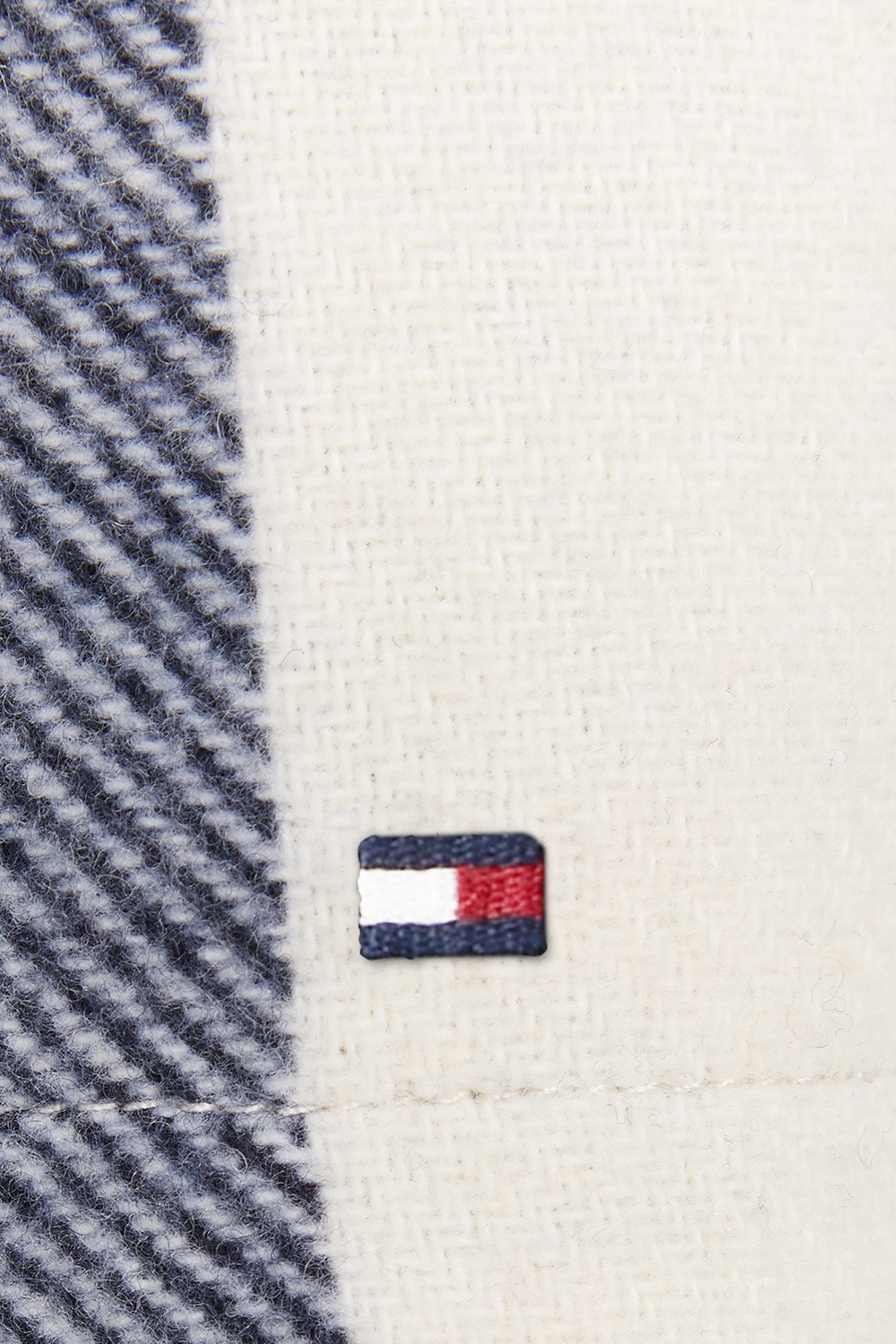 תמונת תקריב של מעיל משבצות - גילאי 4-6 שנים