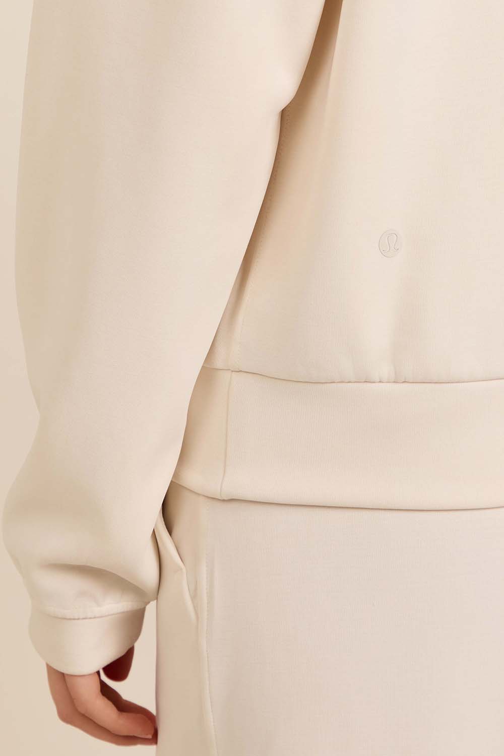 תמונת תקריב דוגמן של Brushed Softstreme Funnel Neck