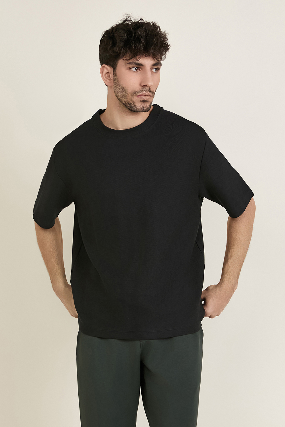 תמונת דוגמן קידמית של Heavyweight Cotton Textured Short-Sleeve Shirt