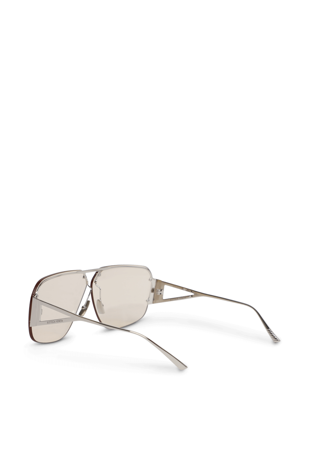 תמונה אחורית של משקפי שמש טייסים