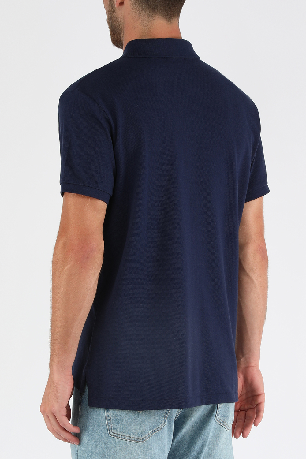 תמונת דוגמן אחורית של חולצת פולו עם רקמת דובי קז'ואל