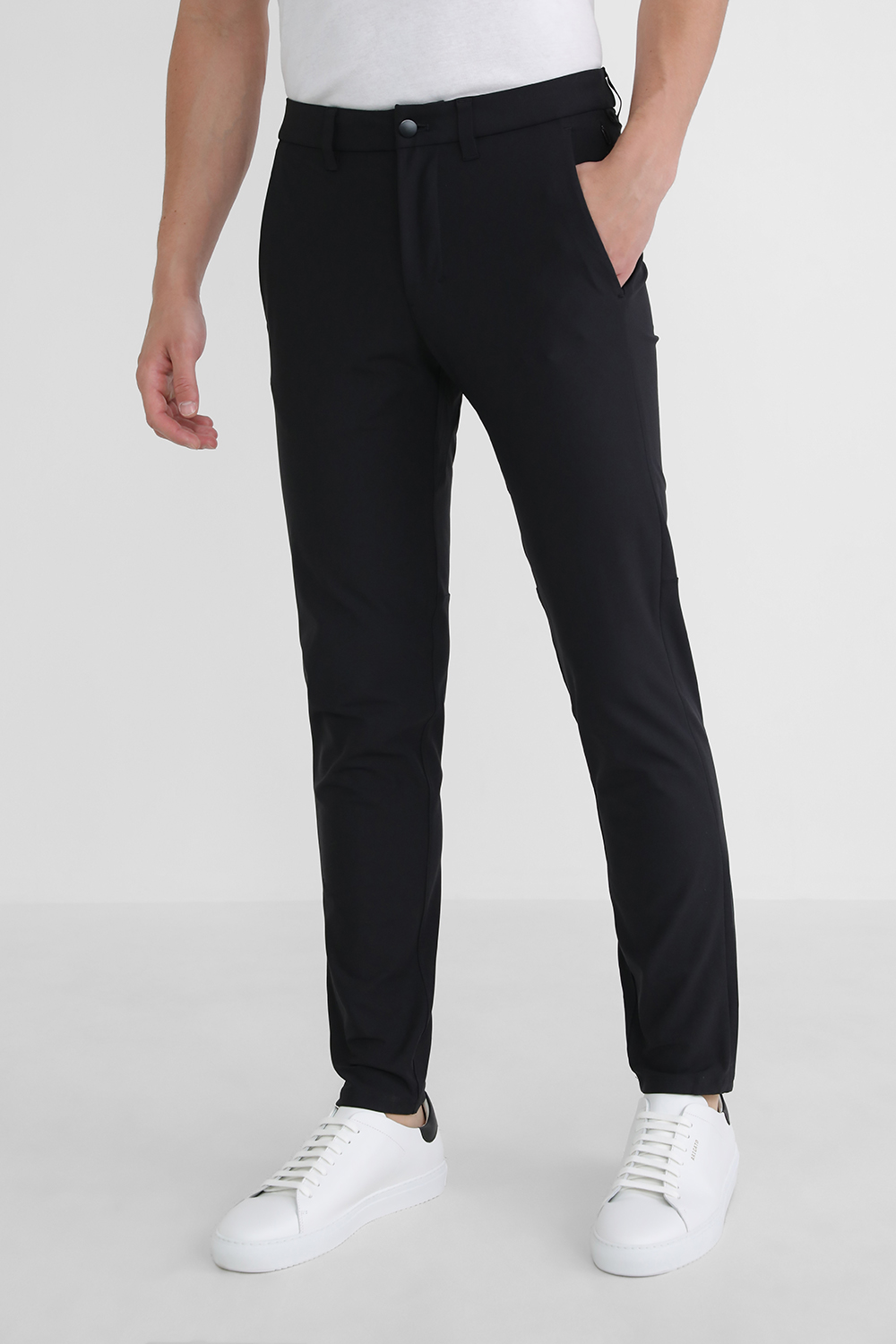 תמונת דוגמן קידמית של Commission Slim-Fit Pant 32