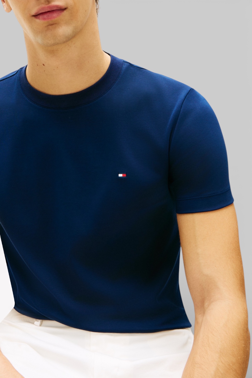 תמונת תקריב דוגמן של חולצת טי