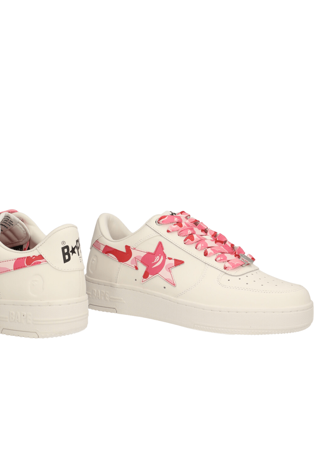 תמונת תקריב של נעלי סניקרס