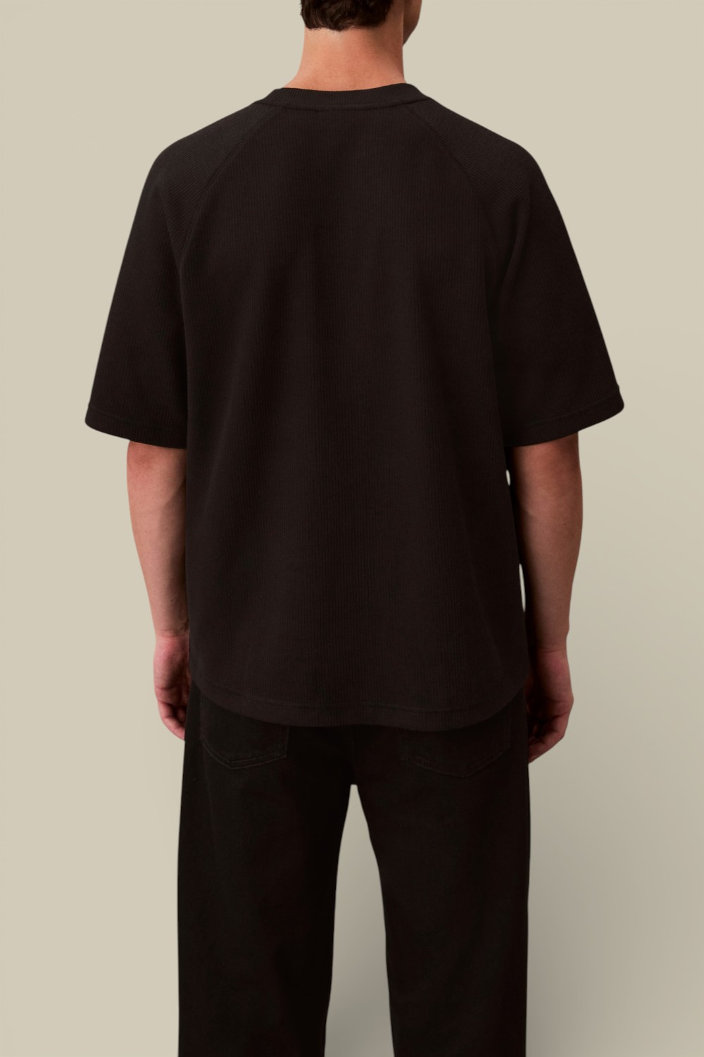 תמונת דוגמן אחורית של חולצת טי