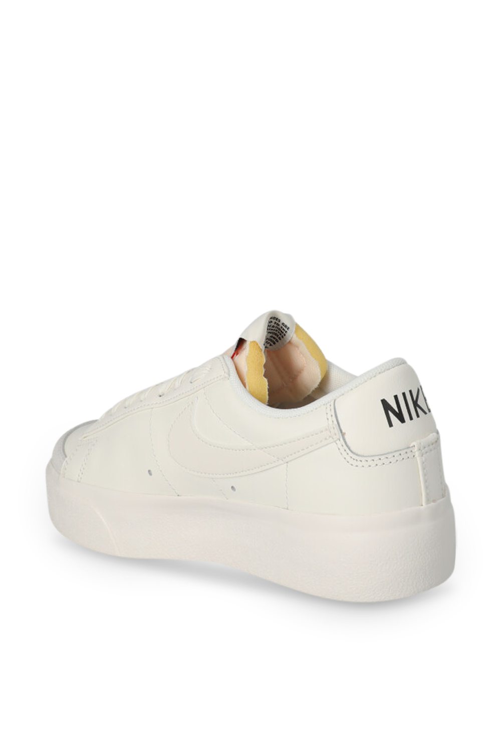 תמונה אחורית של נעלי סניקרס