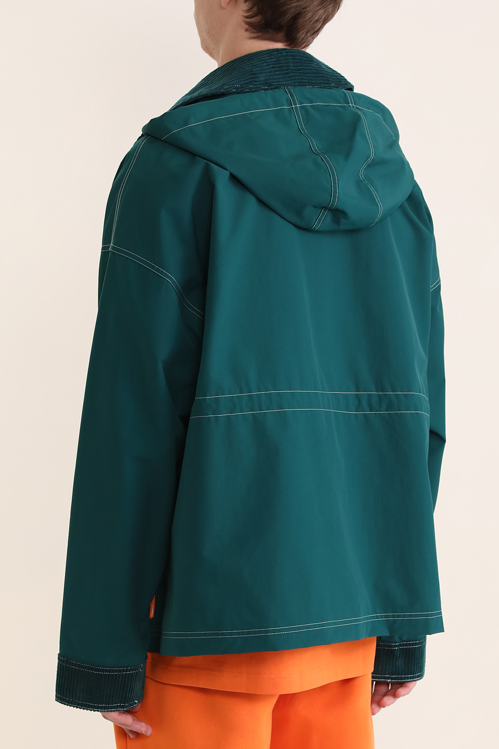 תמונת דוגמן אחורית של פומה X אמי מעיל ניילון