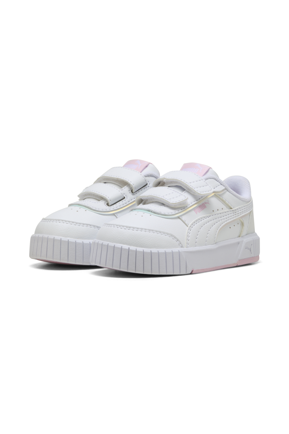 תמונת תקריב של נעלי סניקרס