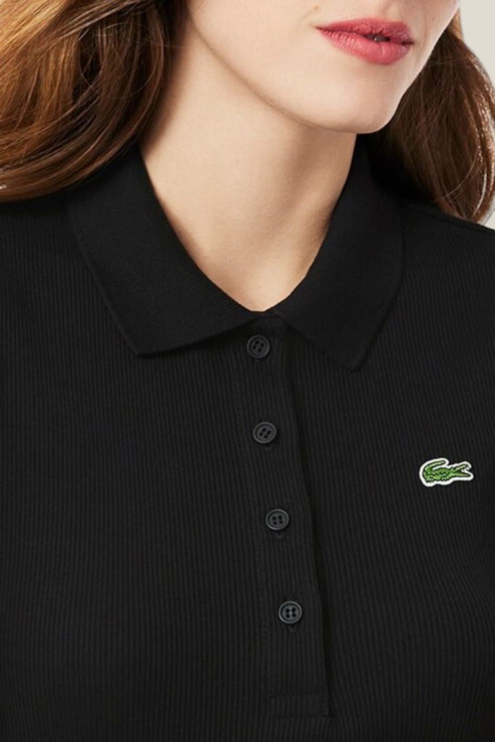 תמונת תקריב דוגמן של שמלת מידי