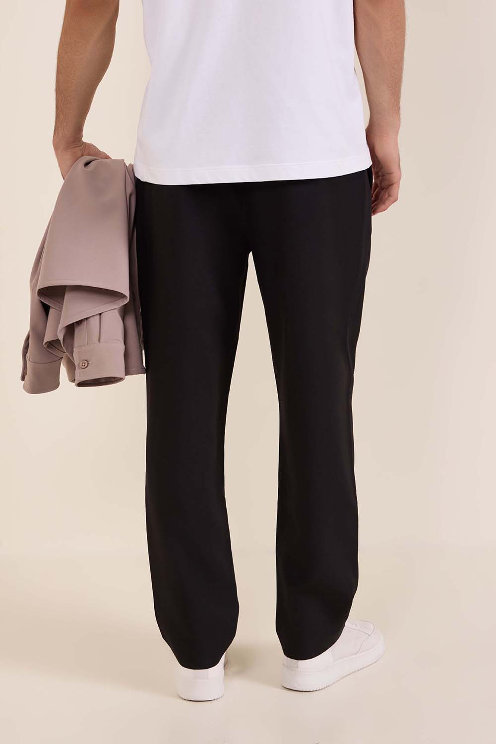 תמונת דוגמן אחורית של מכנסיים ארוכים