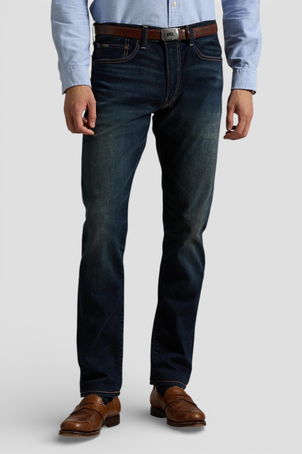 תמונת דוגמן קידמית של מכנסי ג'ינס בגזרת סלים