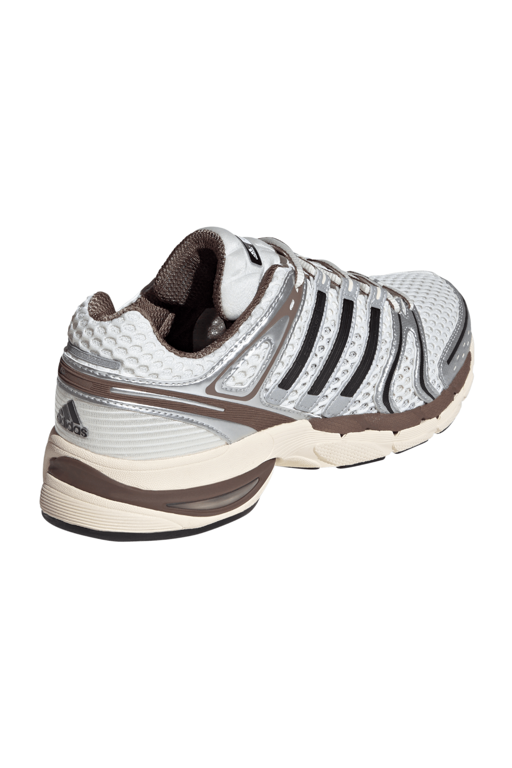 תמונת תקריב של נעלי סניקרס אדיסטאר קונטרול 5