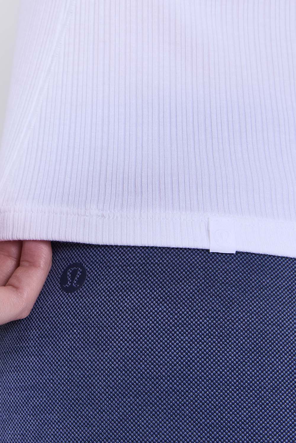 תמונת תקריב דוגמן של Hold Tight Micro-Rib Racerback Tank Top