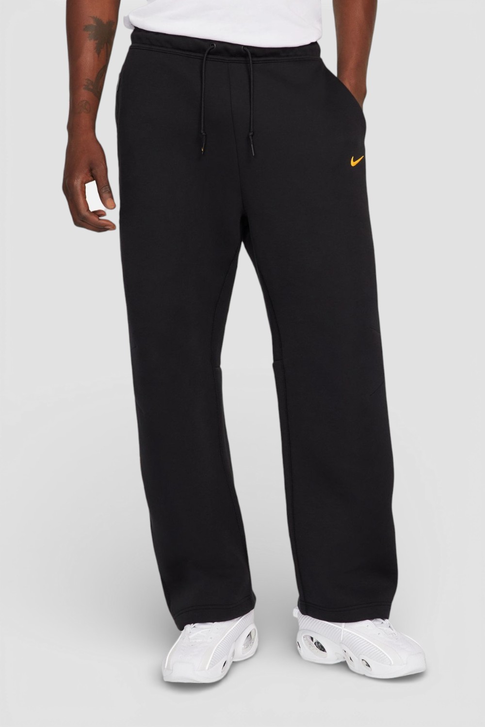 תמונת דוגמן קידמית של מכנסי ג'וגר נייקי X נוקטה