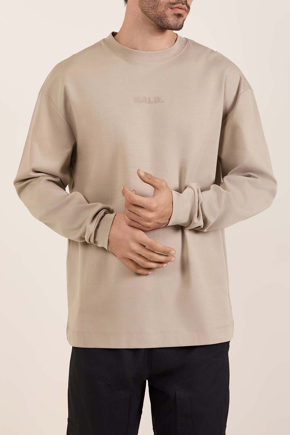 תמונת דוגמן קידמית של חולצת טי ארוכה אוברסייז