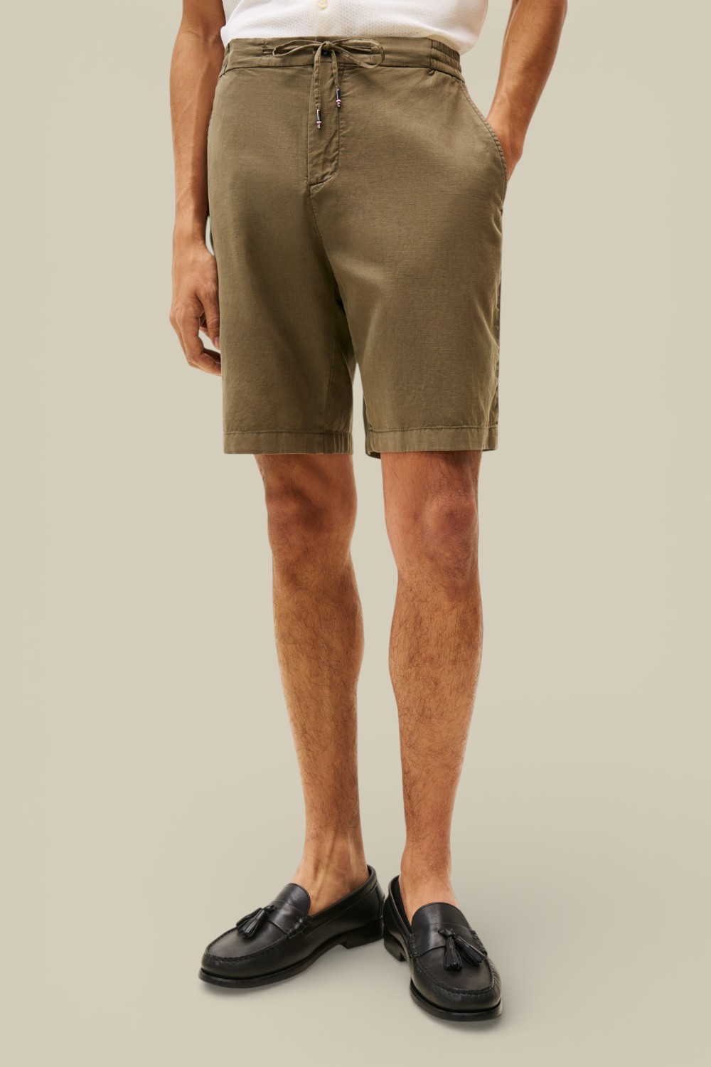 תמונת דוגמן קידמית של מכנסיים קצרים