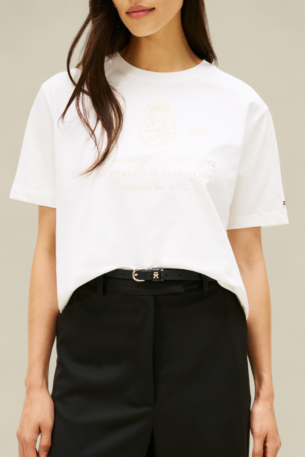 תמונת דוגמן קידמית של חולצת טי אוברסייז