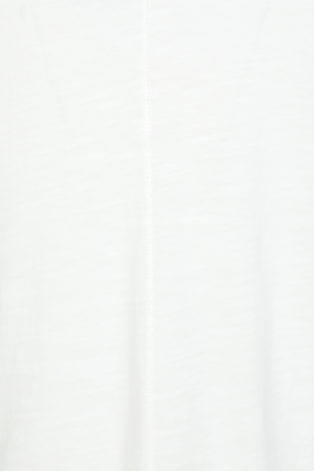 תמונה אחורית של חולצת טי