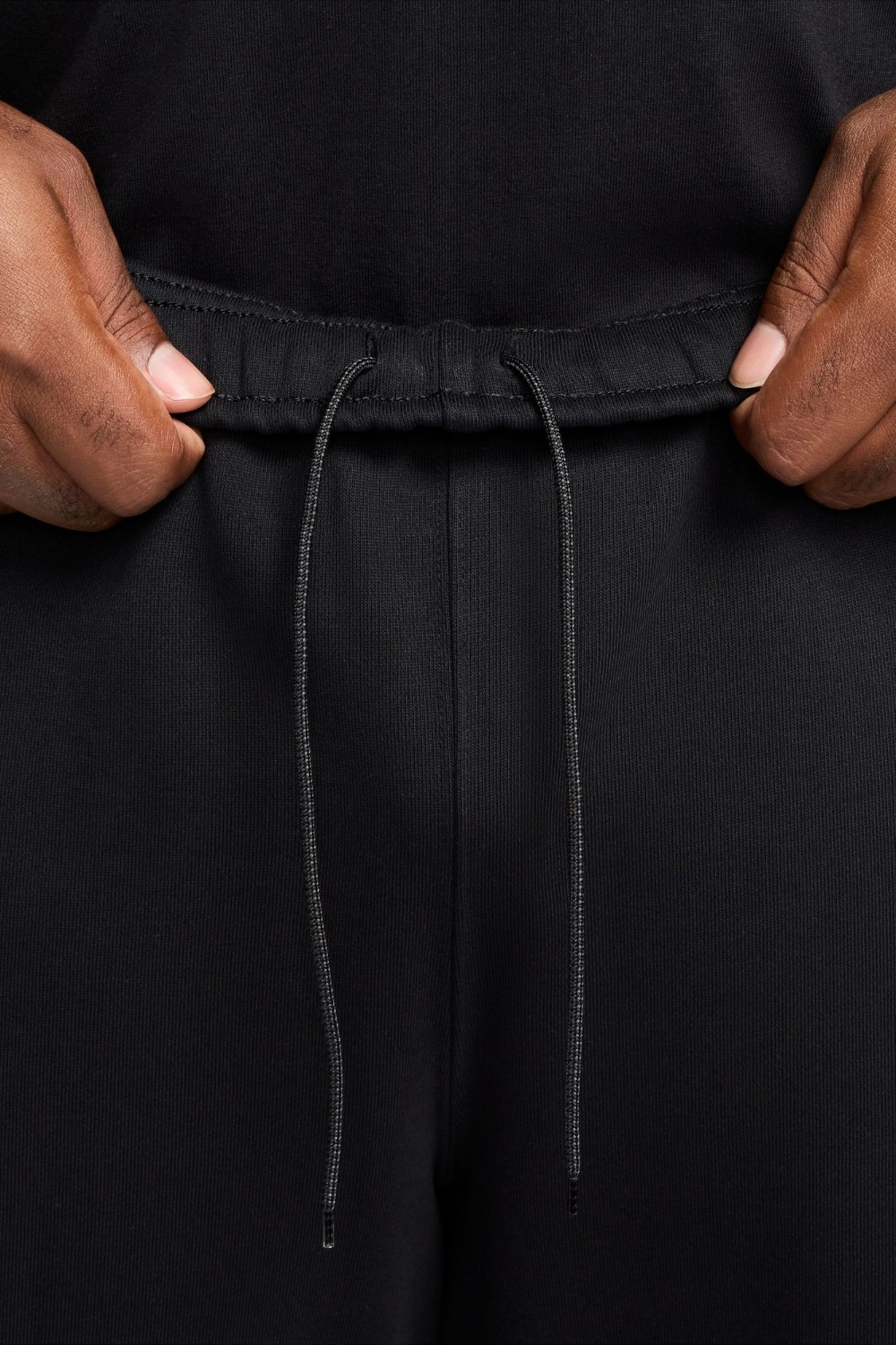 תמונת תקריב דוגמן של מכנסי ג'וגר נייקי X איסיג'י