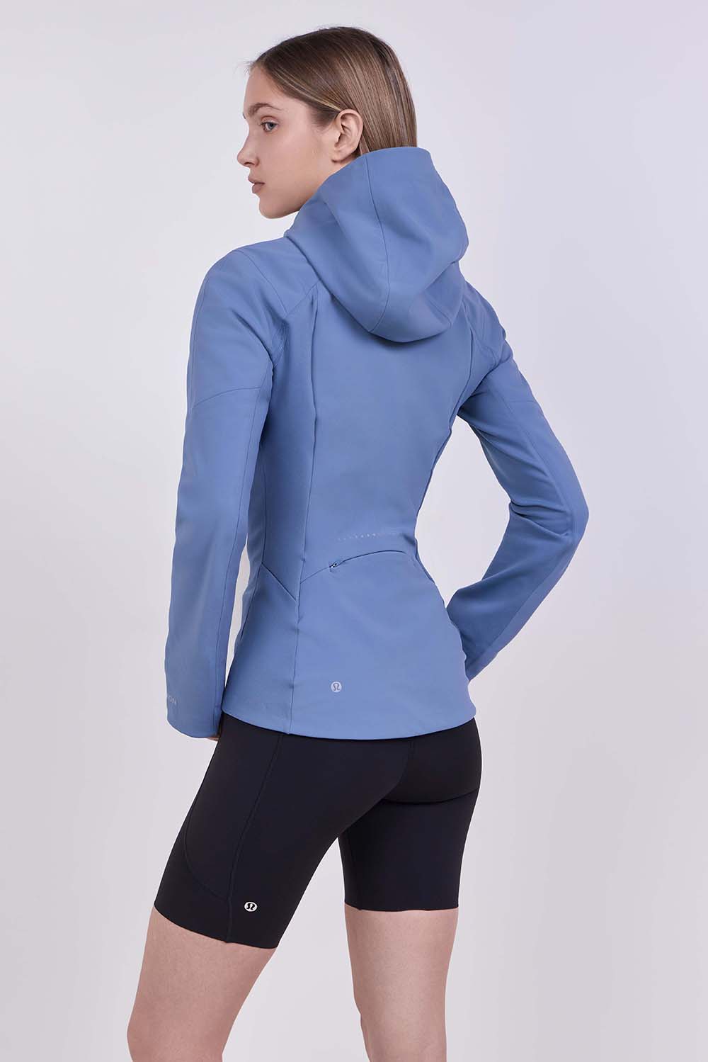 תמונת דוגמן אחורית של Women's Cross Chill Performance Jacket