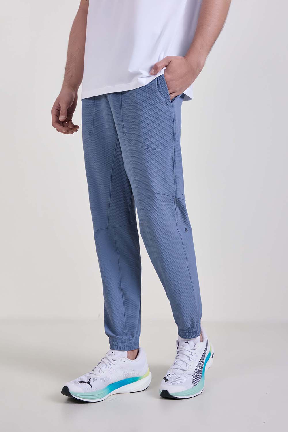 תמונת דוגמן קידמית של License To Train Textured Jogger*Regular