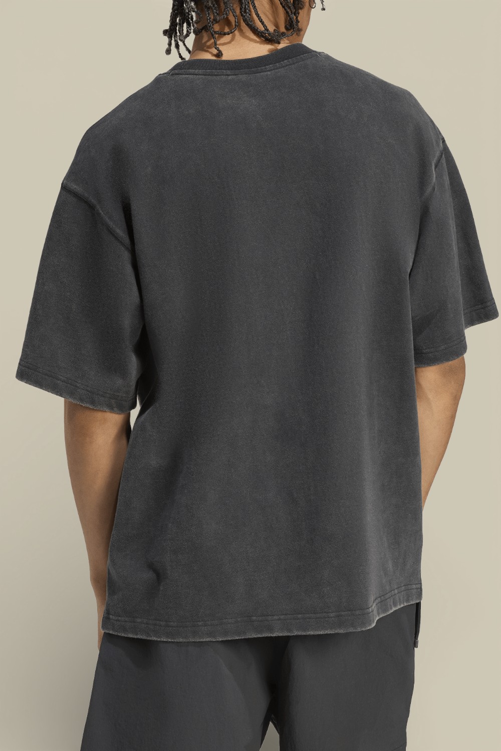 תמונת דוגמן אחורית של חולצת טי