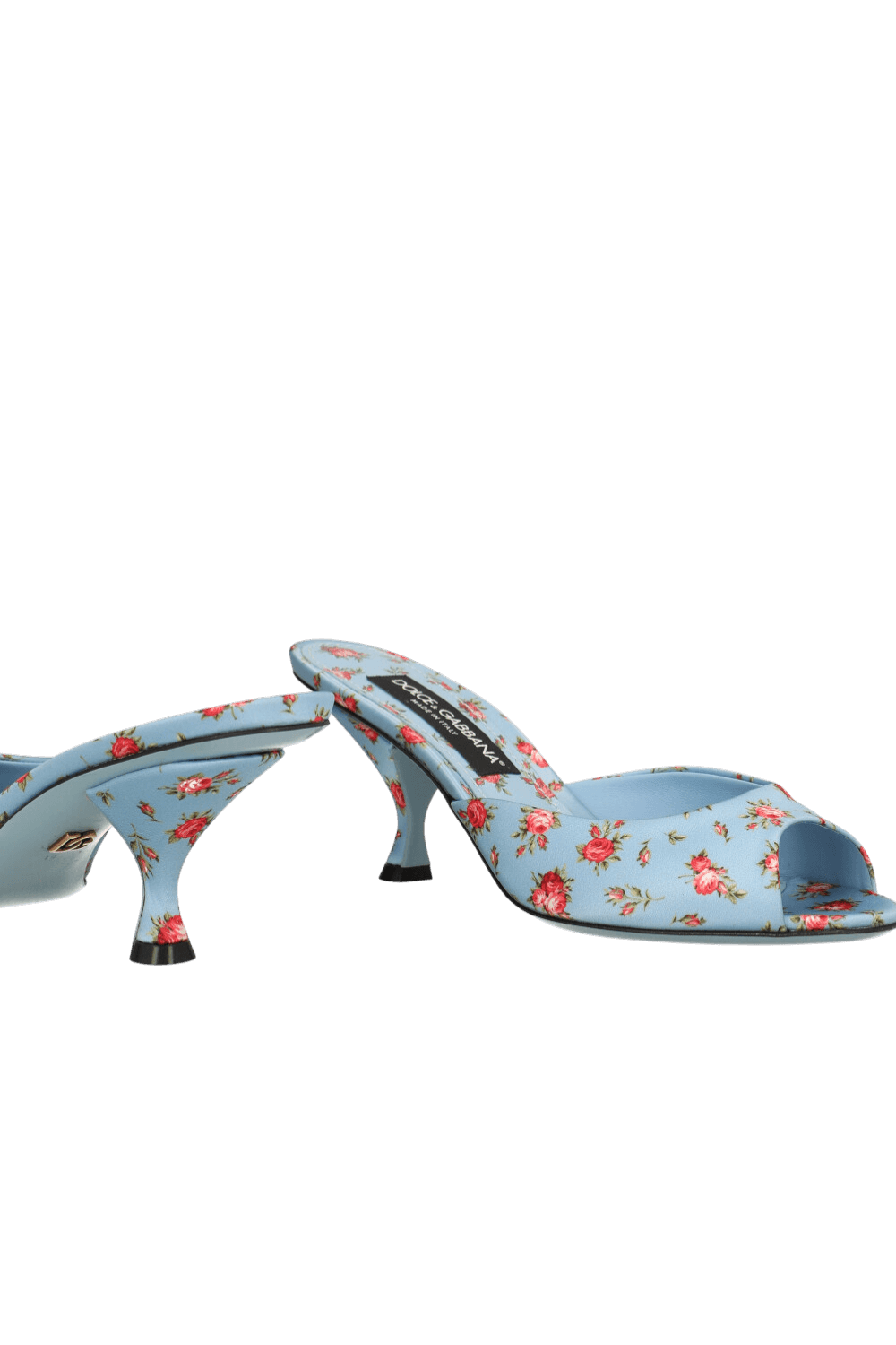 תמונת תקריב של סנדלי עקב מיולס