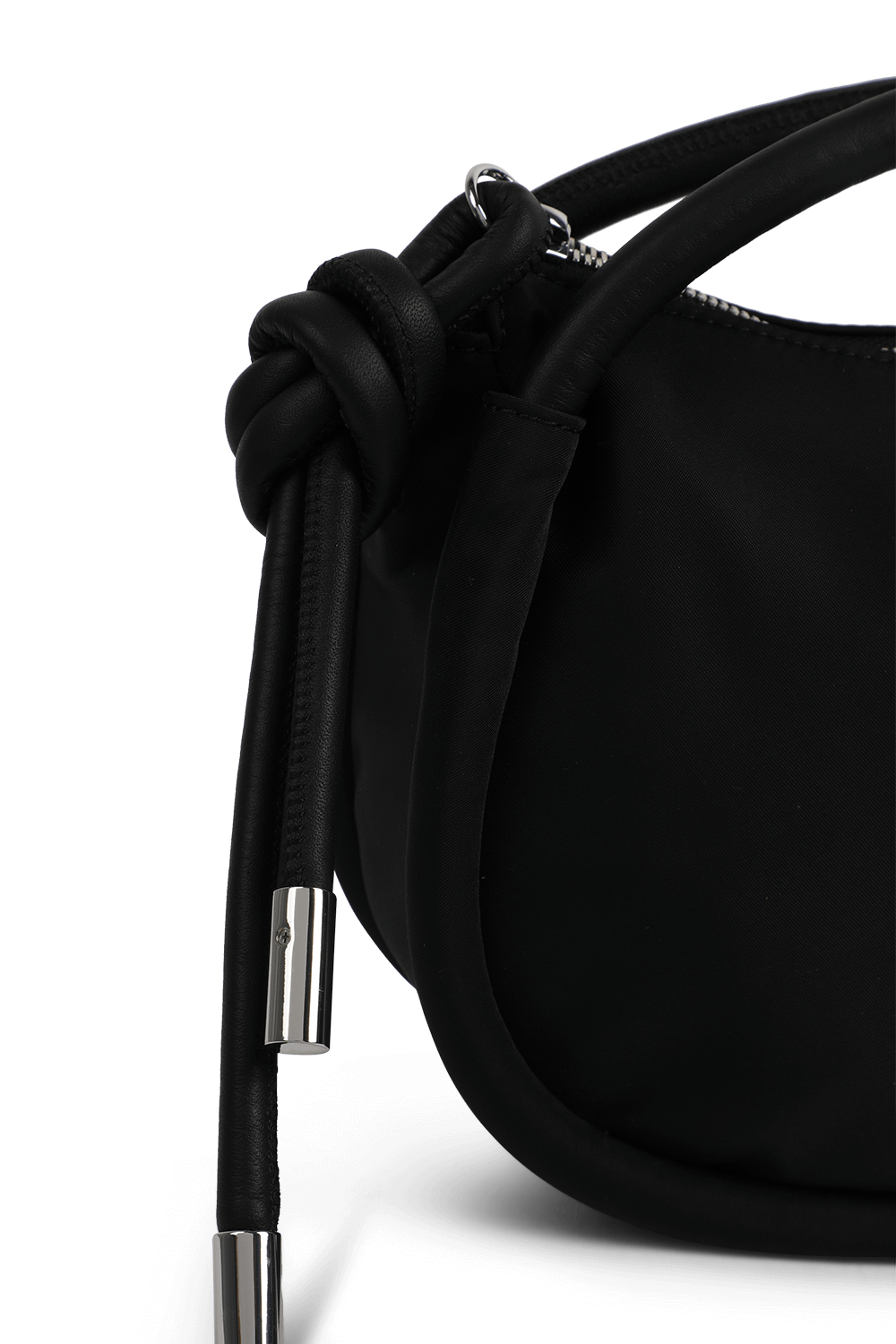 תמונת תקריב של תיק צד מיני עם אלמנט קשירה