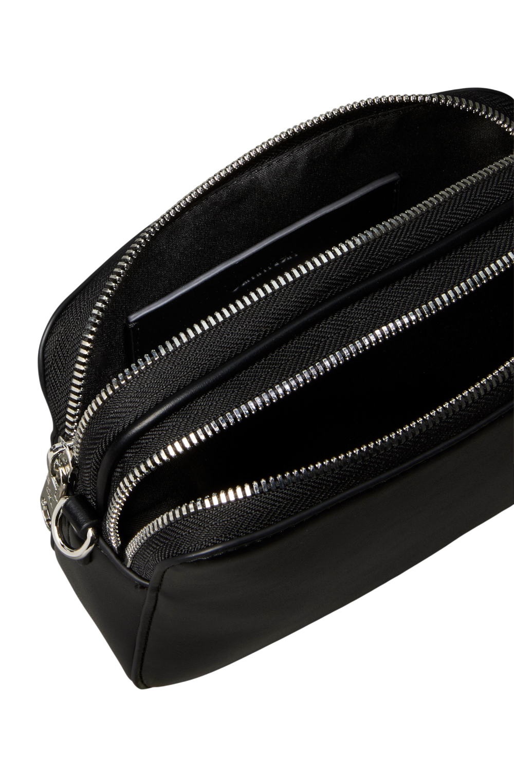 תמונה אחורית של תיק קאמרה מדיום