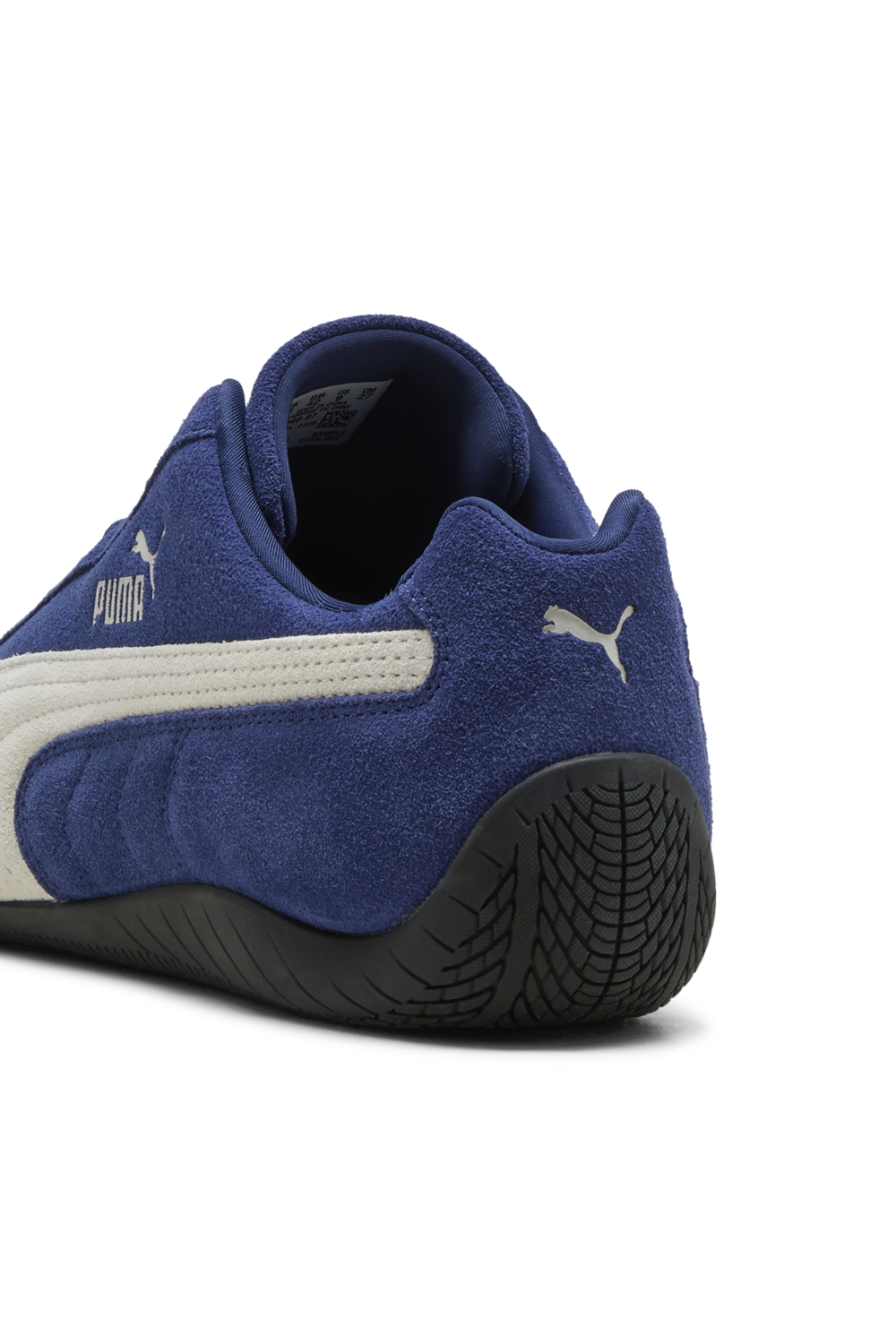 תמונת פנים של נעלי סניקרס