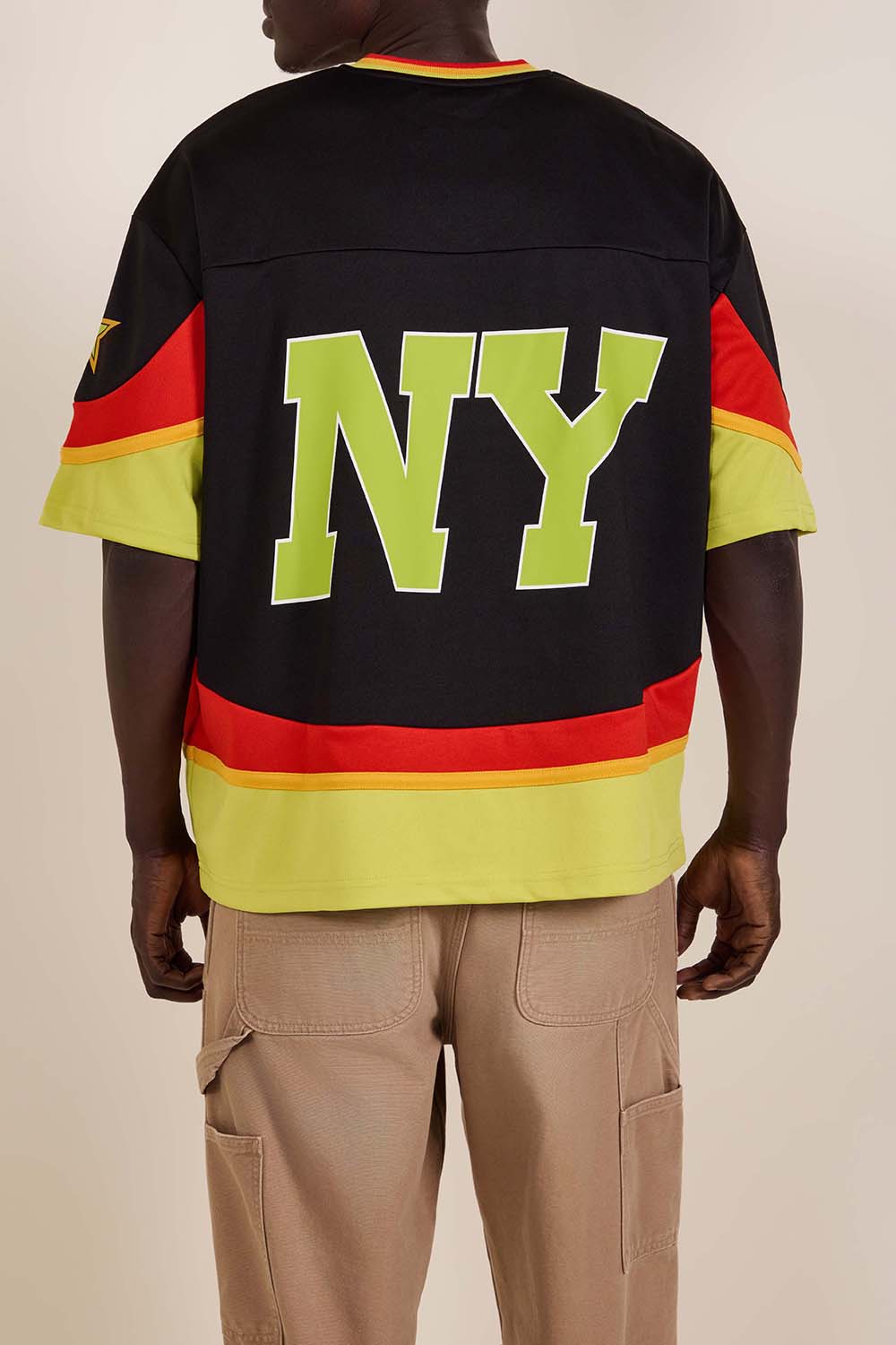 תמונת תקריב דוגמן של חולצת טי