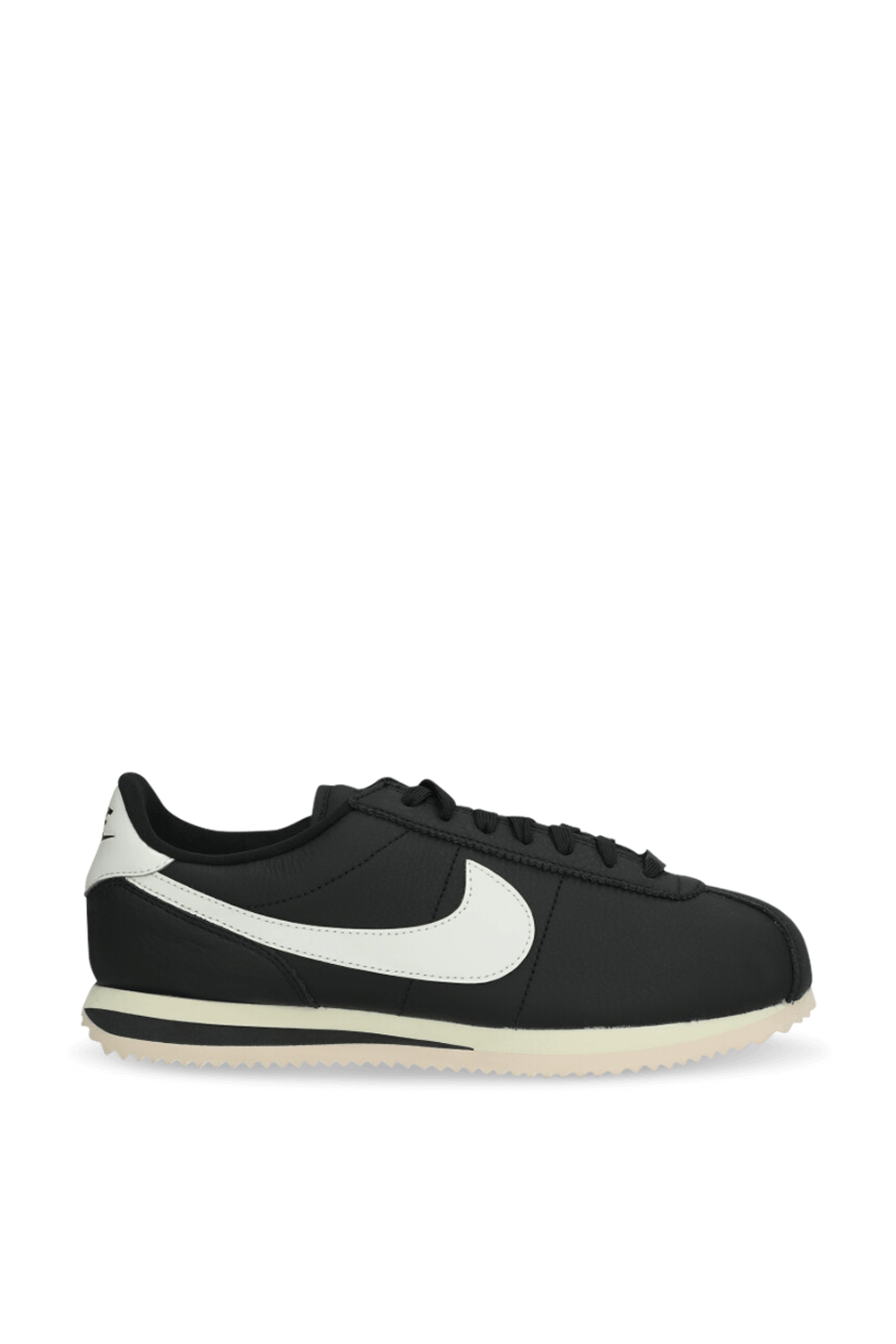 תמונה קידמית של נעלי סניקרס