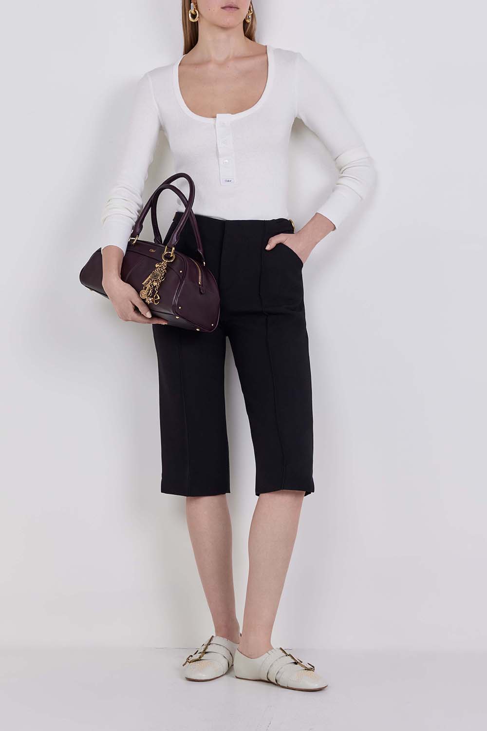 תמונת דוגמן קידמית של נעלי בובה