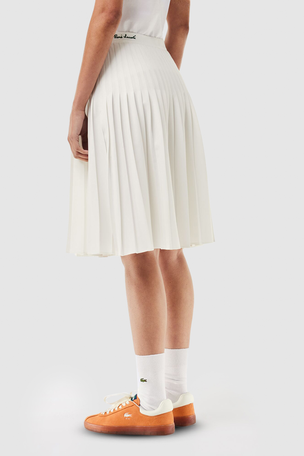 תמונת תקריב דוגמן של חצאית קפלים