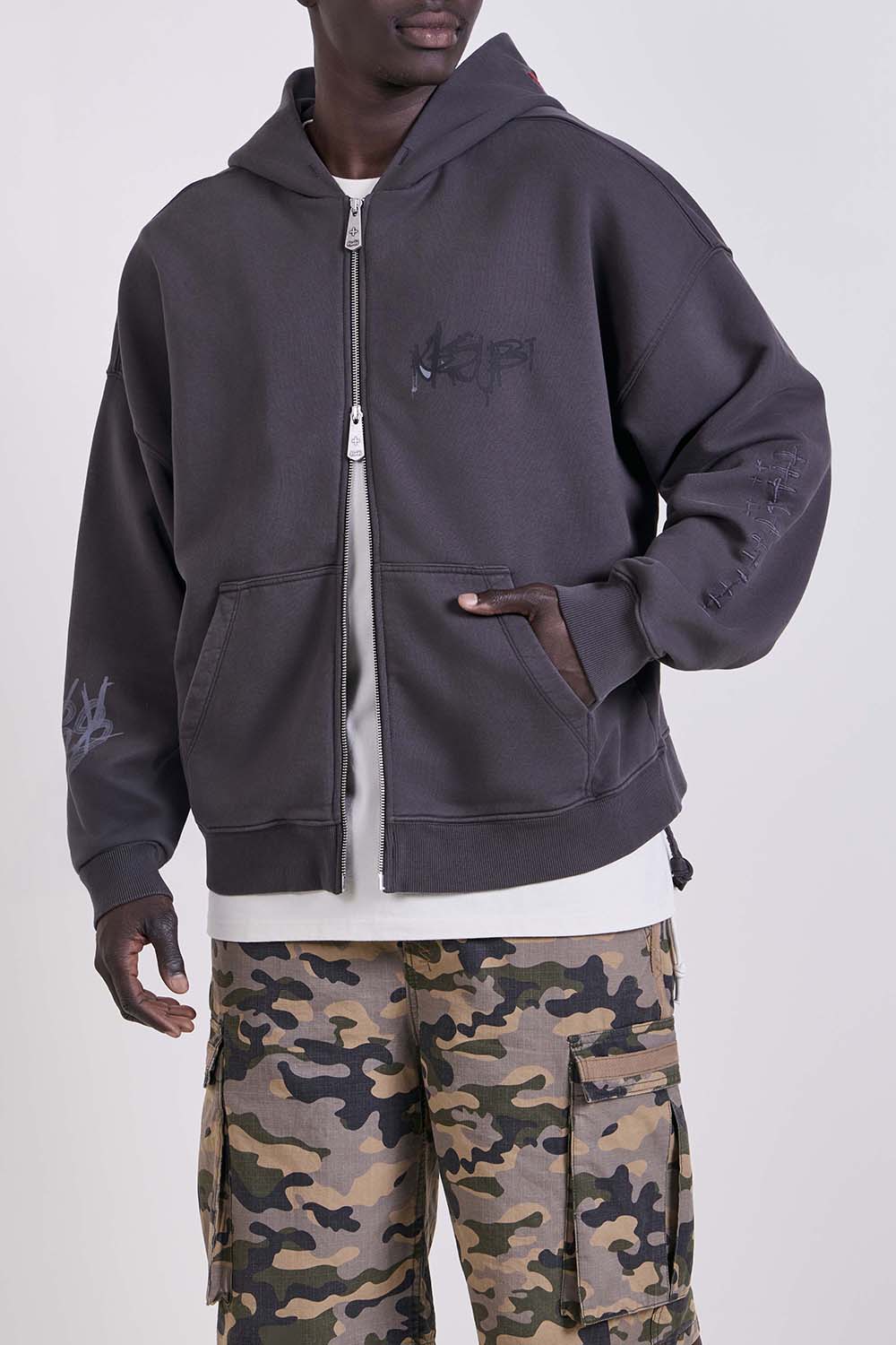 תמונת דוגמן קידמית של קפוצ'ון אוברסייז