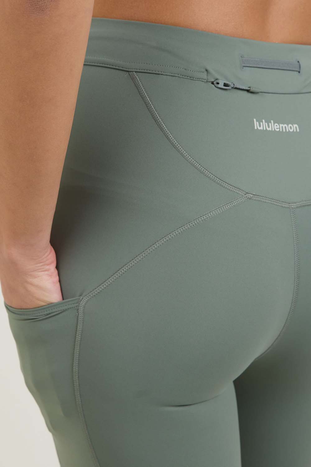 תמונת תקריב דוגמן של FAST AND FREE HR TIGHT 25 *DRAWCORD