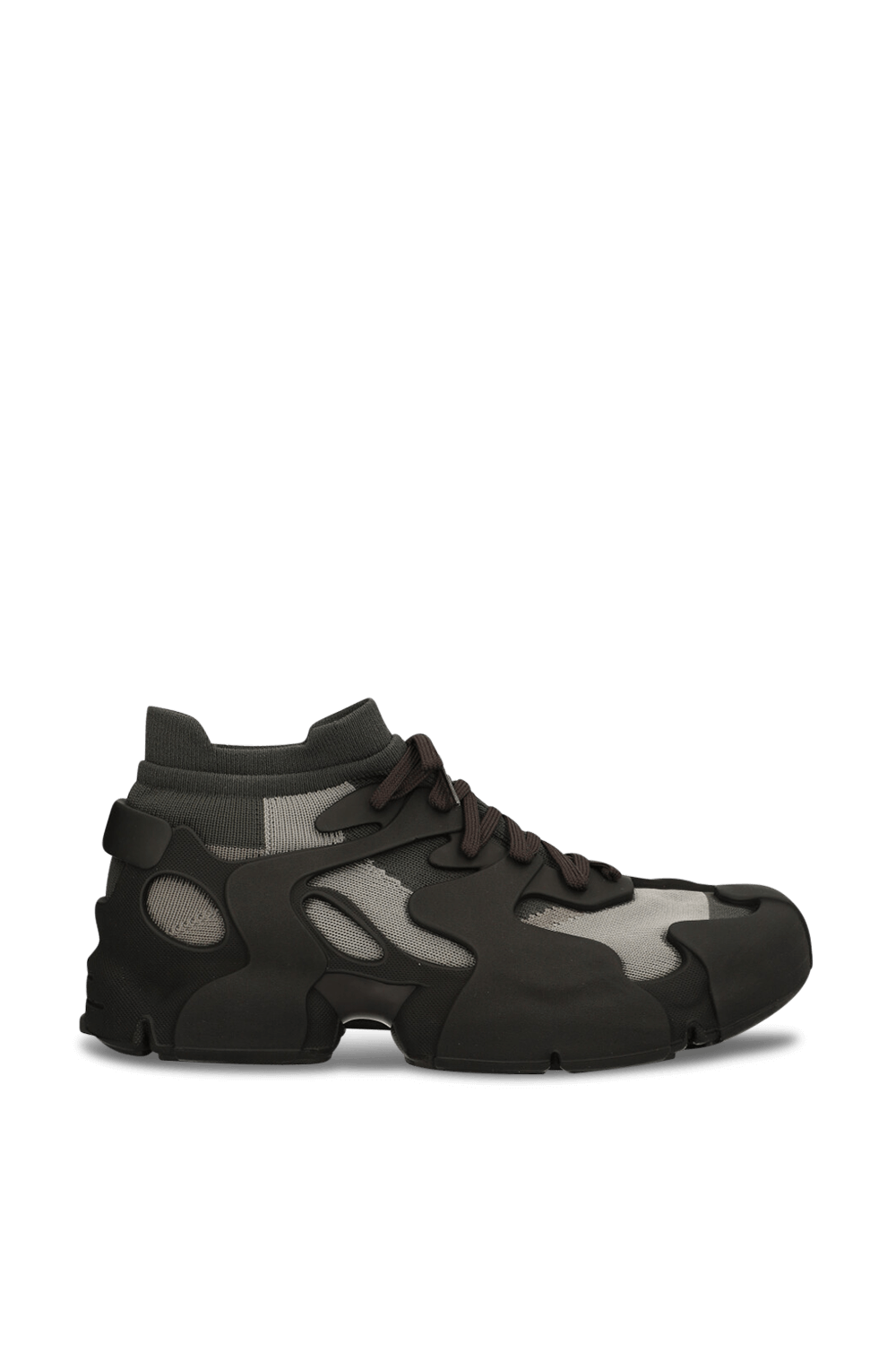 תמונה קידמית של נעלי סניקרס גרב