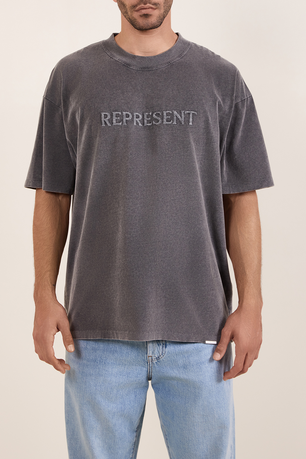 תמונת דוגמן קידמית של חולצת טי