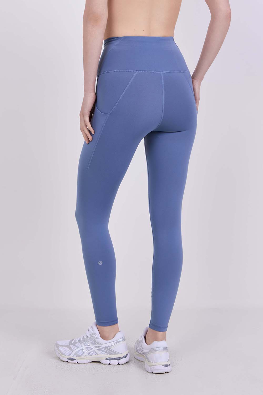 תמונת דוגמן אחורית של Wunder Train High-Rise Tight with Pockets 25''