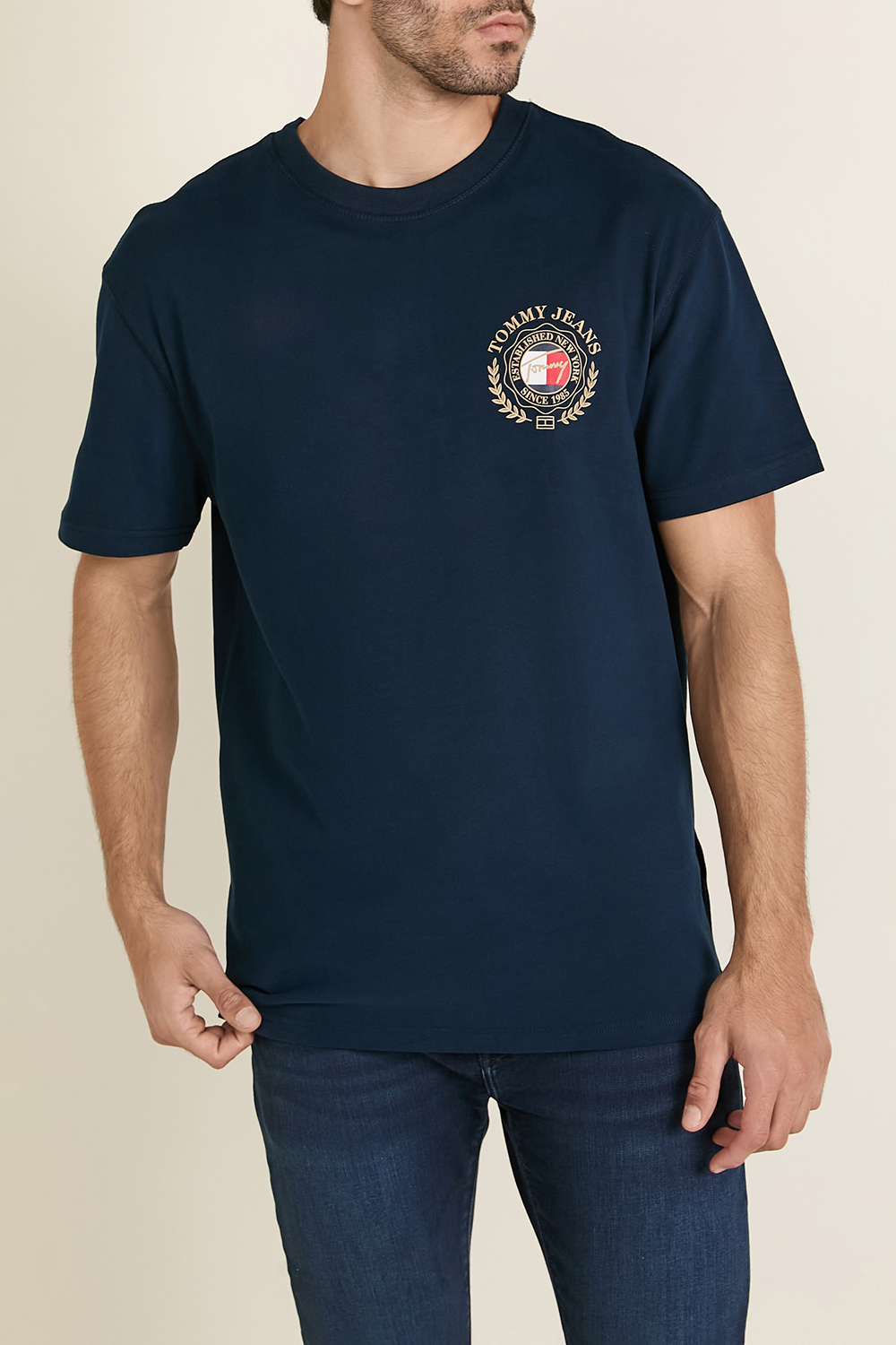 תמונת דוגמן קידמית של חולצת טי