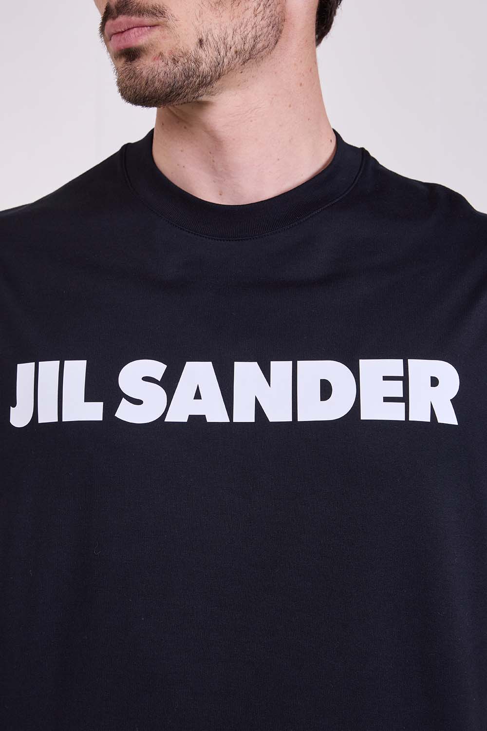 תמונת תקריב דוגמן של חולצת טי