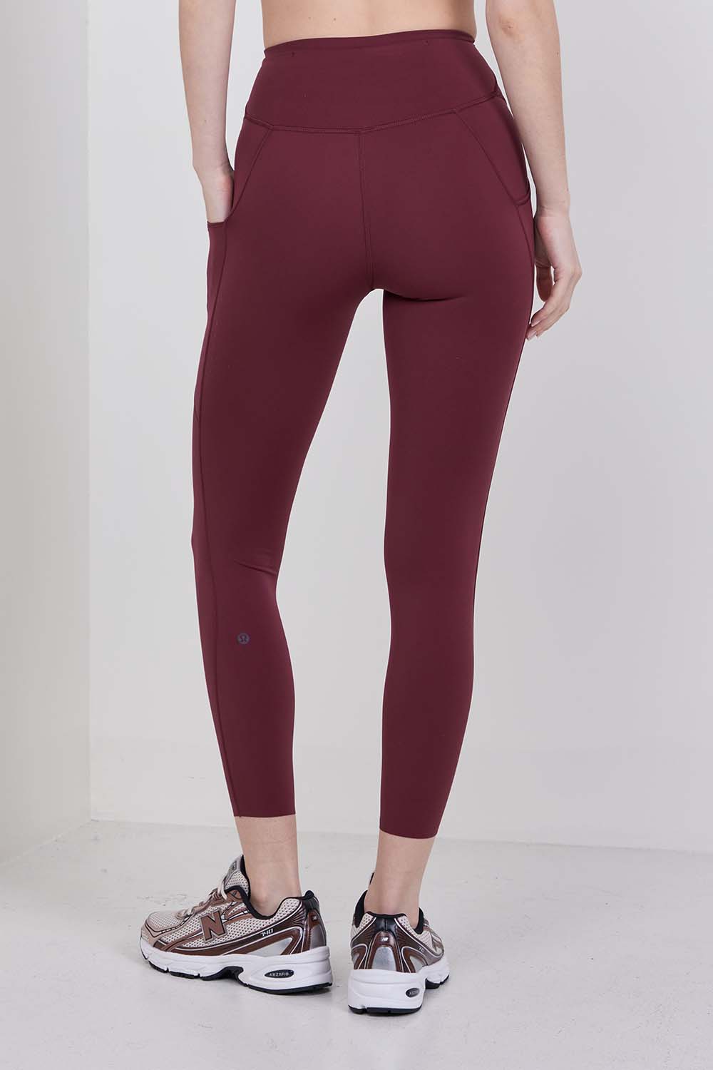 תמונת דוגמן אחורית של Fast and Free High-Rise Tight 25 Pocket