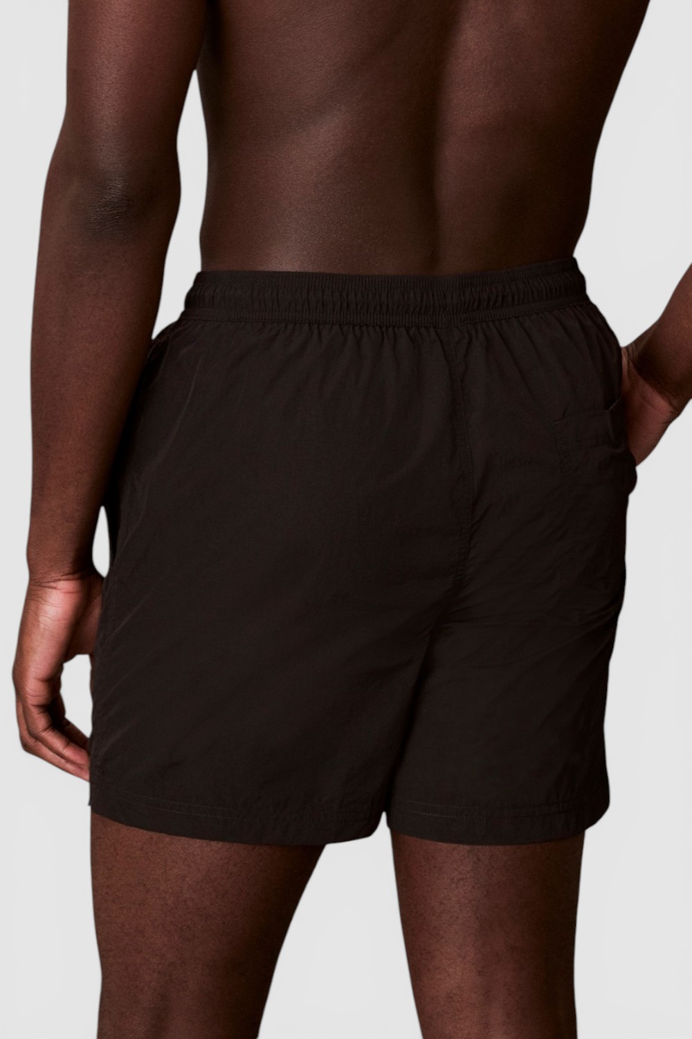 תמונת דוגמן אחורית של מכנסי בגד ים