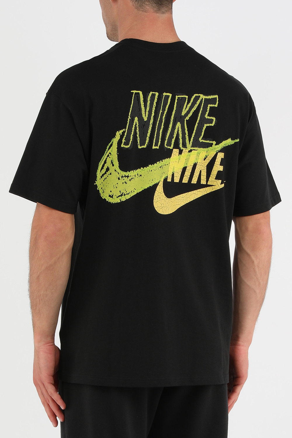 תמונת דוגמן אחורית של חולצת לוגו ספורט שחורה