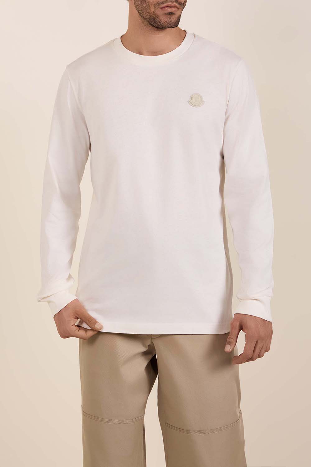 תמונת דוגמן קידמית של חולצת טי