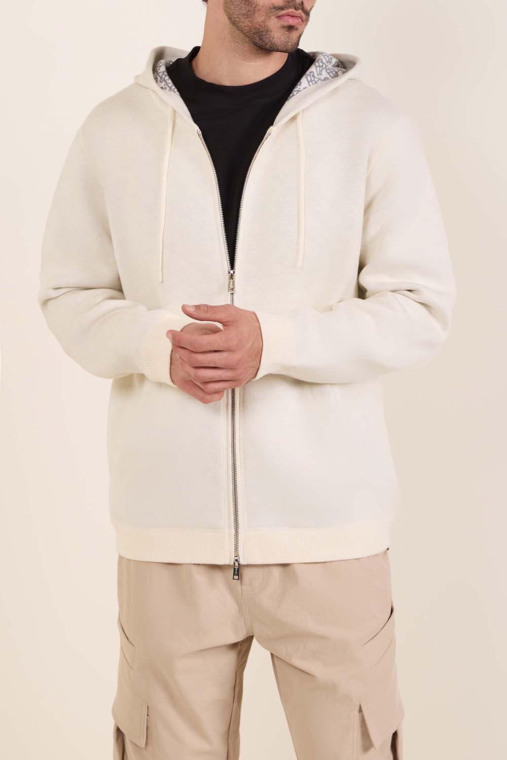 תמונת דוגמן קידמית של ז'קט קפוצ'ון