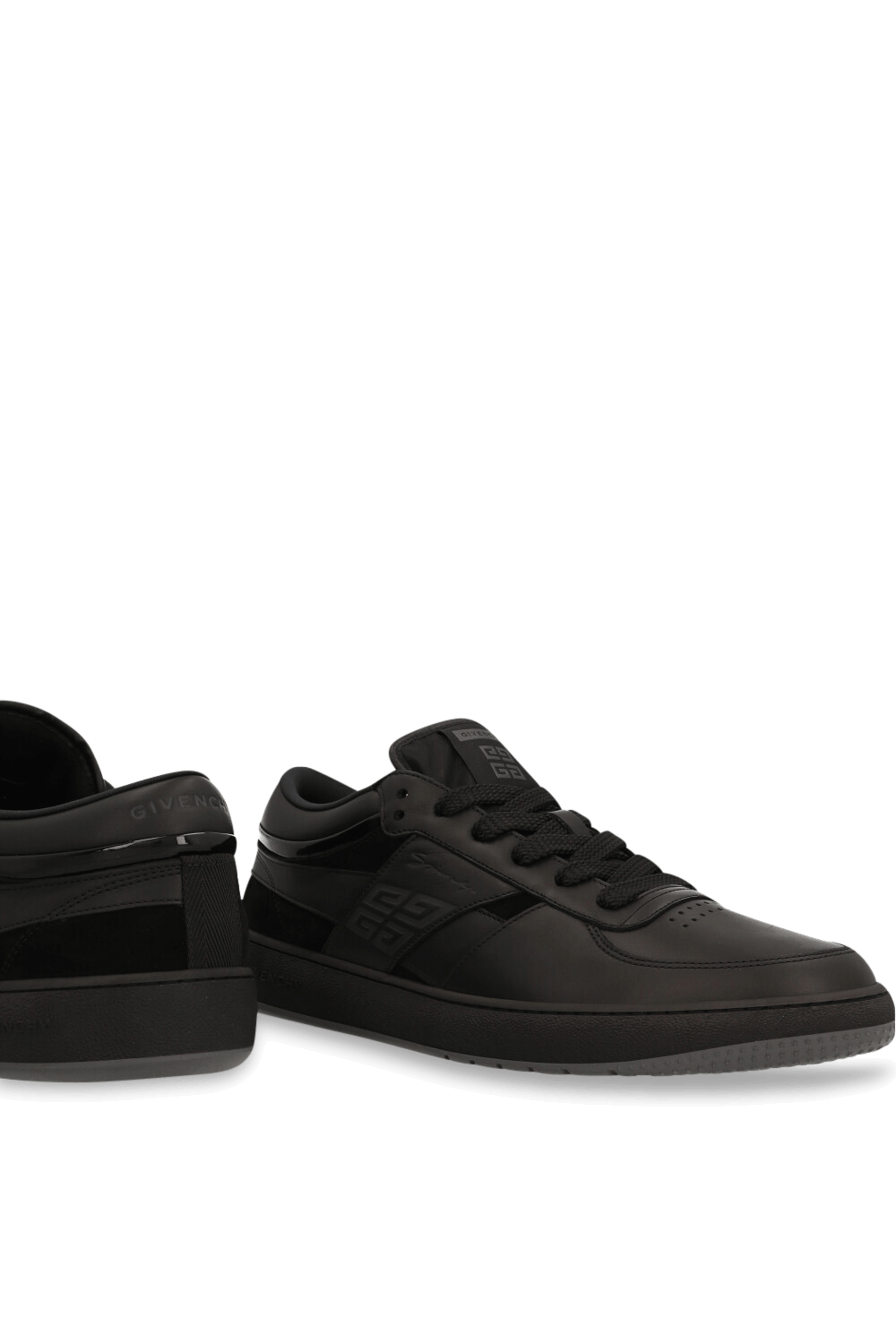 תמונת תקריב של נעלי סניקרס