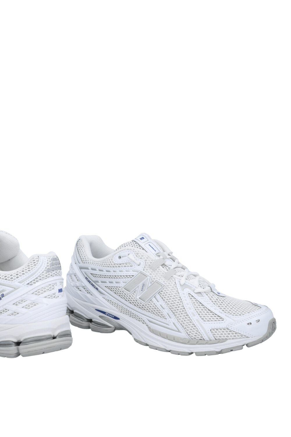 תמונת תקריב של נעלי סניקרס 1906R