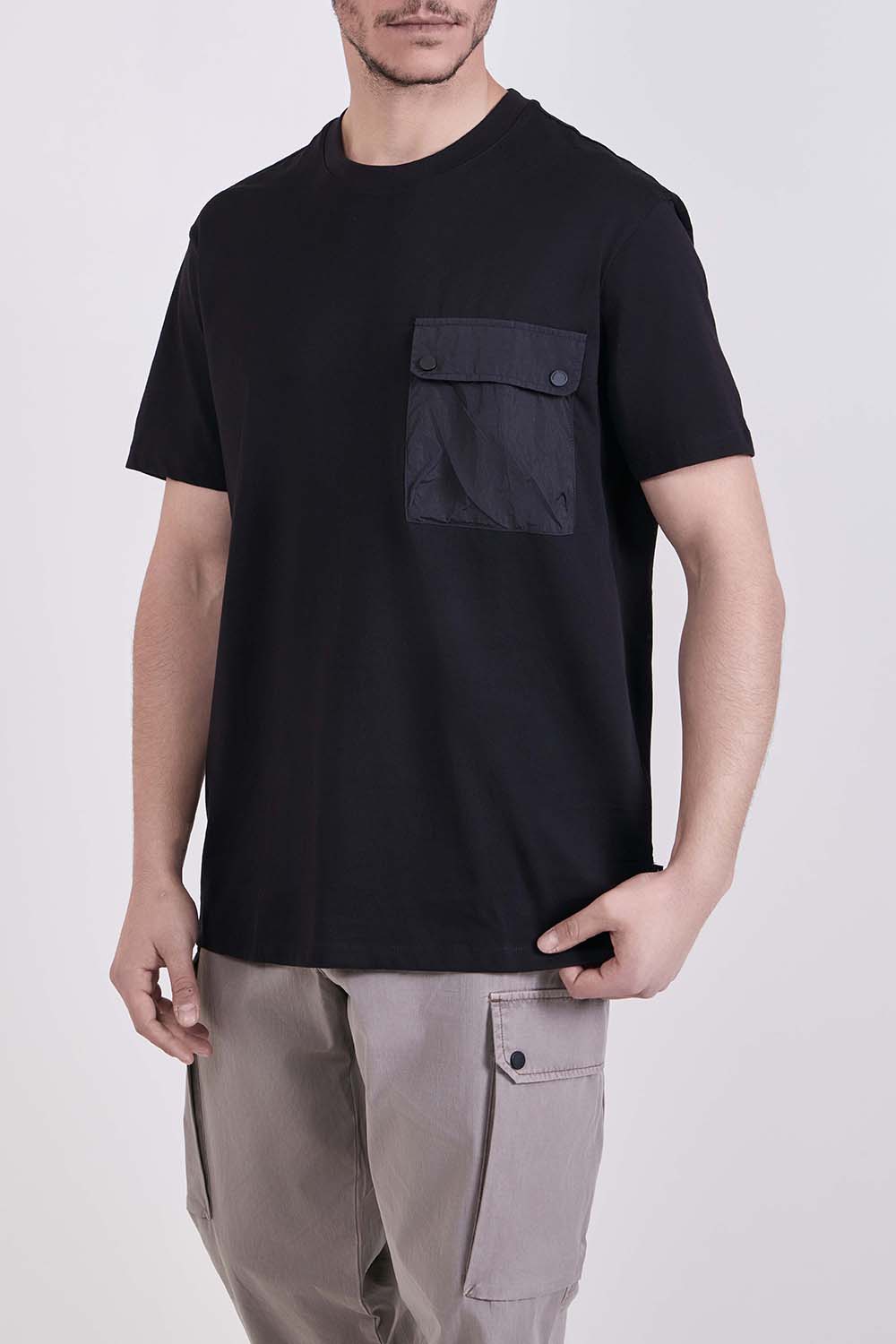 תמונת דוגמן קידמית של חולצת טי