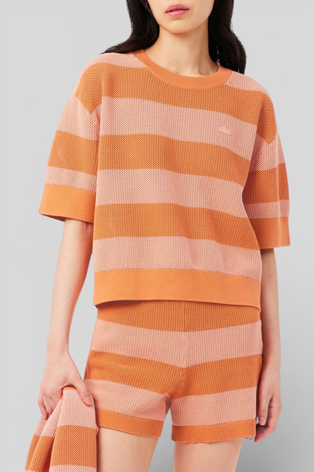 תמונת דוגמן קידמית של חולצת טי